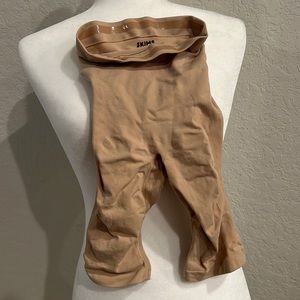 Skims seamless sculpt high waisted  size L/XL color ochre new without tags
